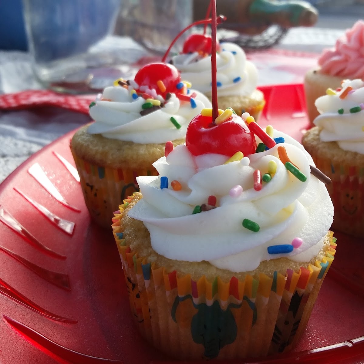 banana split cupcake