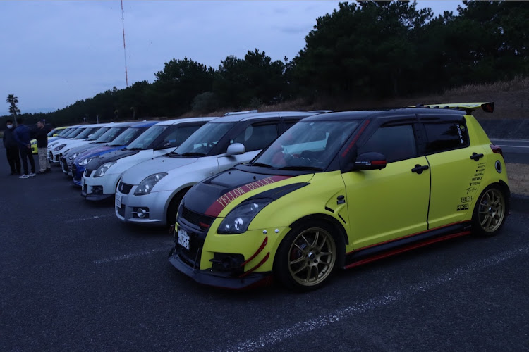 スイフトスポーツの車が好きな人と繋がりたい・今年1年ありがとうございました・来年もよろしくお願いします・オールジャンルに関するカスタム事例の投稿画像22枚目