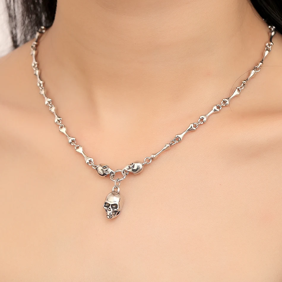 Pendentif tête de mort hip hop tendance Niche, un bijou audacieux. Affirme ton style urbain unique avec ce collier pour un look percutant.
