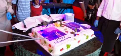 A cake is cut during President William Ruto's birthday.