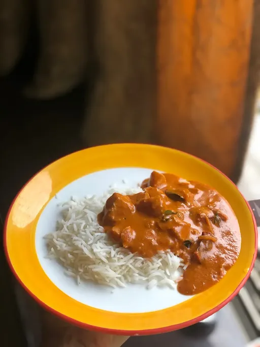 Mangalorean Fish Curry With Steamed Rice And Kerala Papad