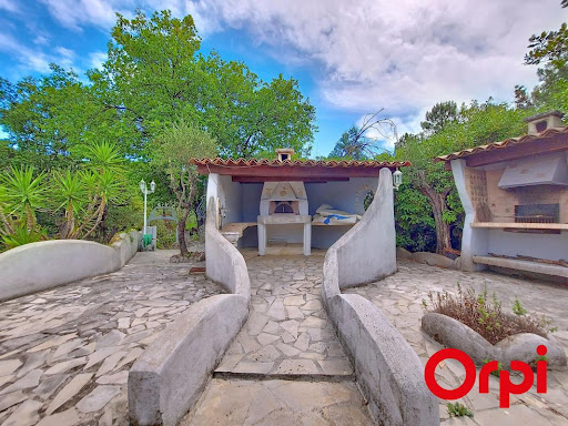 Property with pool 4