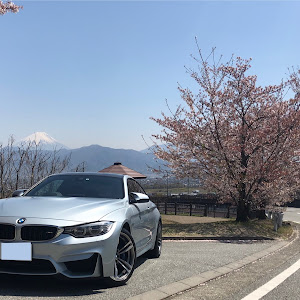 M4 クーペ F82