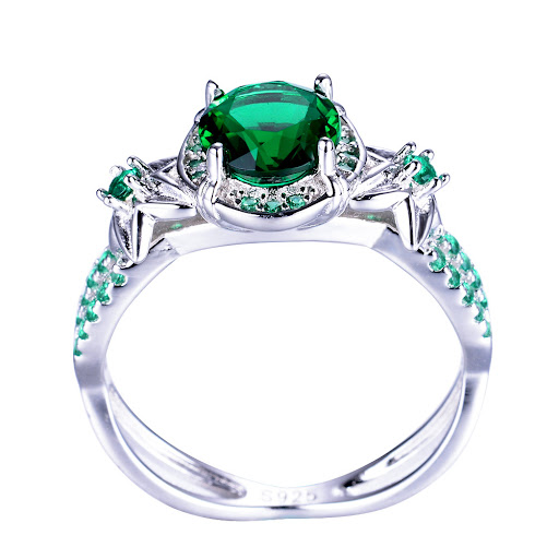 Title 8, Anillo de plata esterlina con diamante azul cua...
