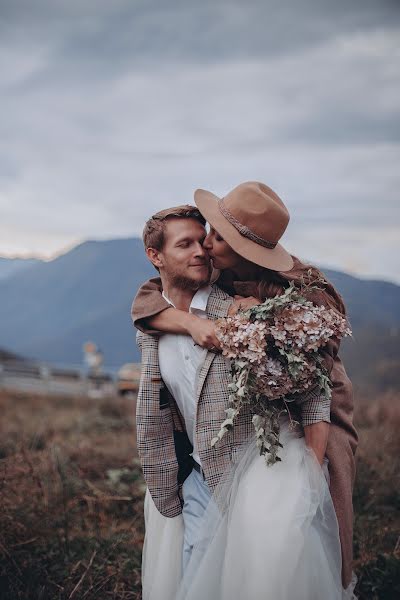 Fotógrafo de casamento Valeriya Uzhkuris (byvaleri). Foto de 14 de novembro 2018