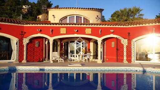 Property with pool 4