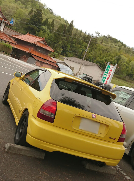 シビックの黄色・ドライブ・休憩中に関するカスタム事例の投稿画像1枚目
