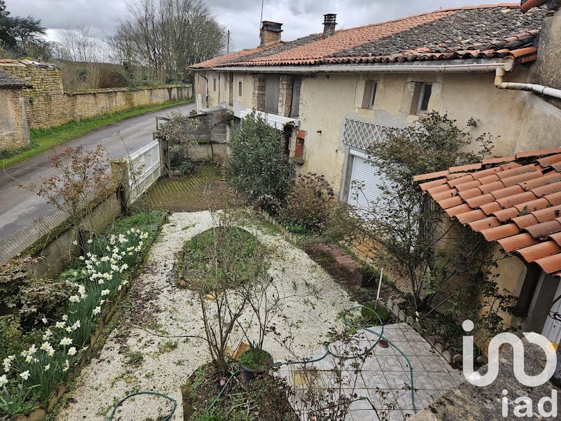 Vente maison 7 pièces 123 m² à Montjean (16240), 95 000 €