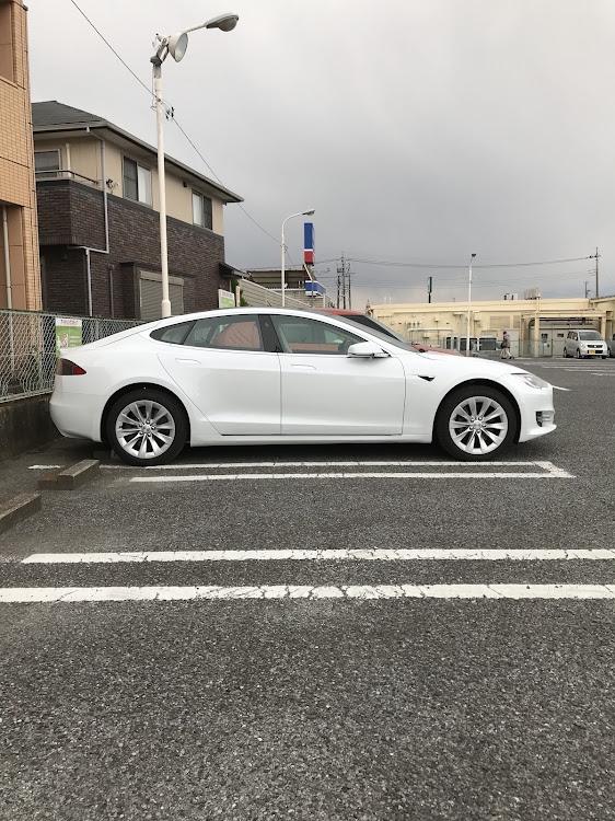 イグニスの勝手にコラボ・勝手に撮影ごめんなさい・車の名前、なんでしょう？😁に関するカスタム事例の投稿画像6枚目