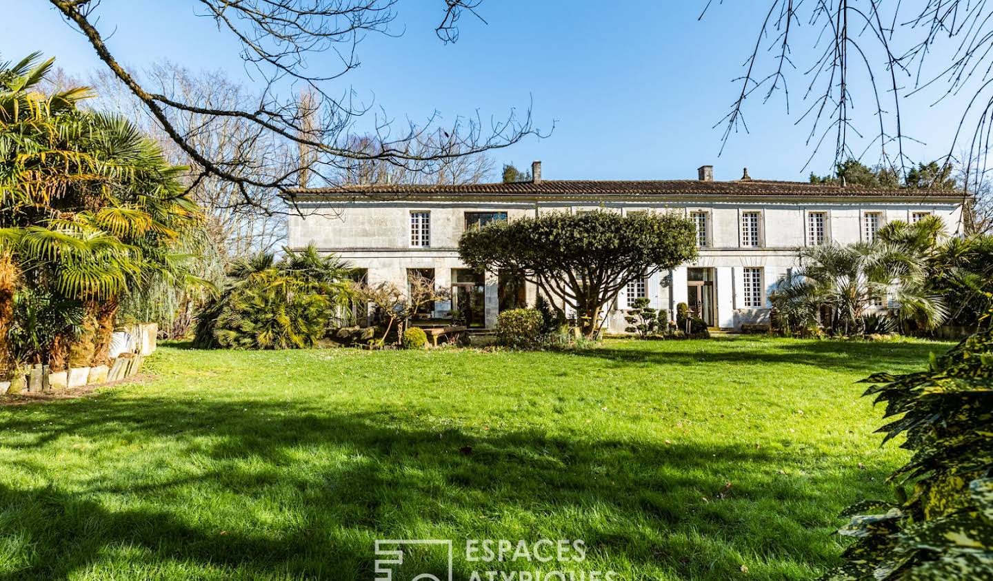 Maison avec piscine et terrasse Saintes