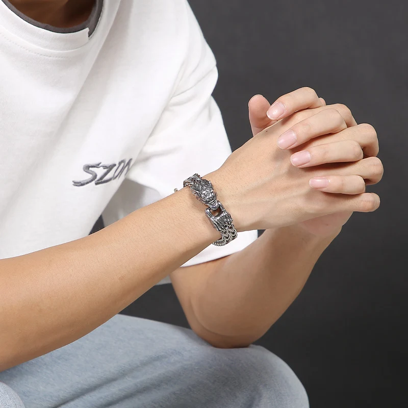 Gepersonaliseerde Retro Armband met Gegoten Dier van Roestvrij Staal, Een Uniek en Duurzaam Sieraad, Perfect Cadeau voor Dierenvrienden.