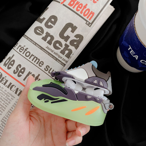 Title 5, Sports shoes protective sleeve and earphone cov...