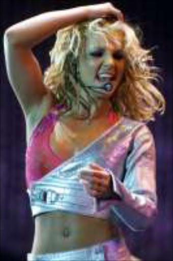 BIG HIT: Britney Spears. Pic. Paulo Whitaker. 18/01/01. © Reuters.