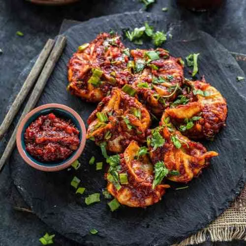 Paneer Schezwan Pan Fried Momos [8 Pieces]