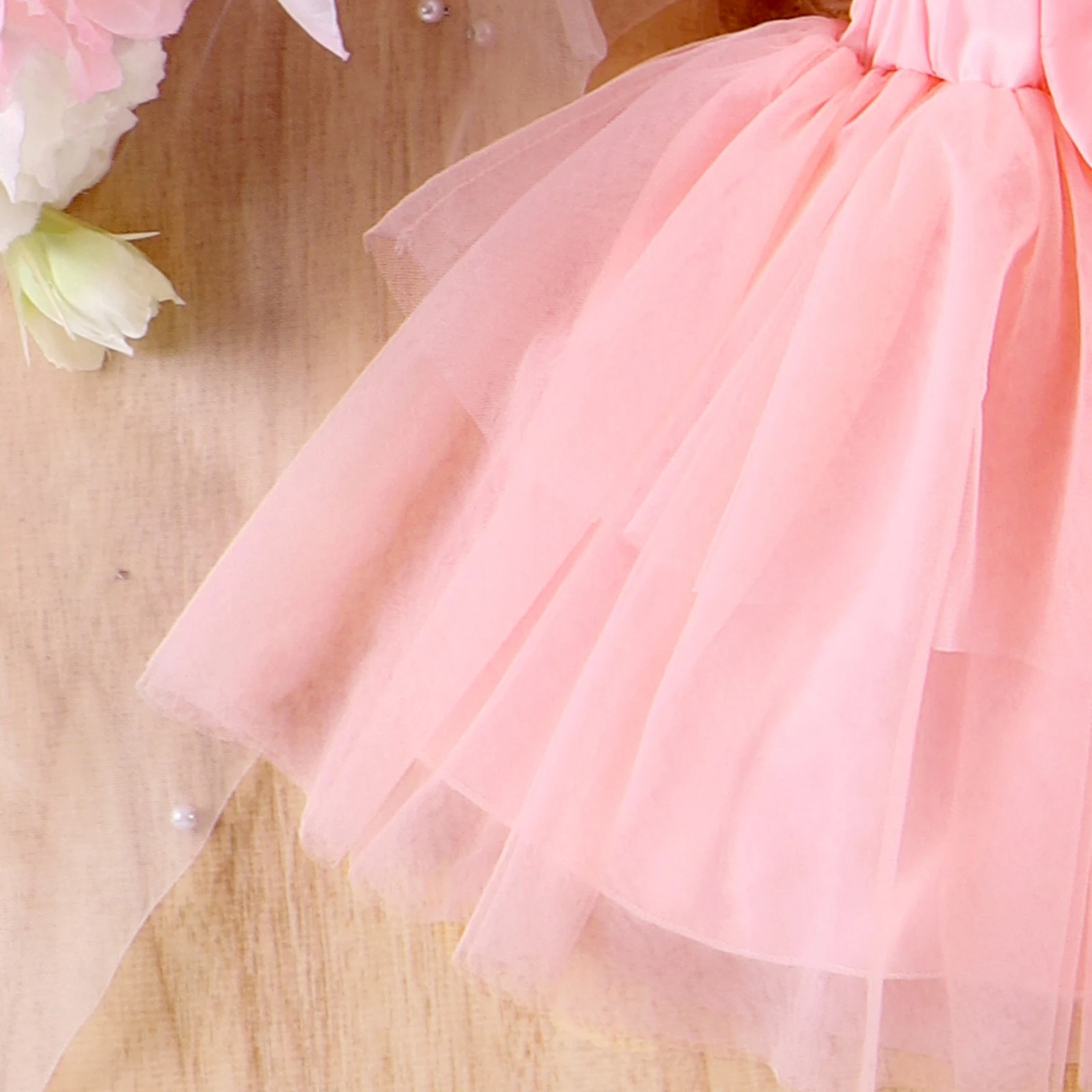 Title 7, Traje de falda de malla con lazo y tirantes par...