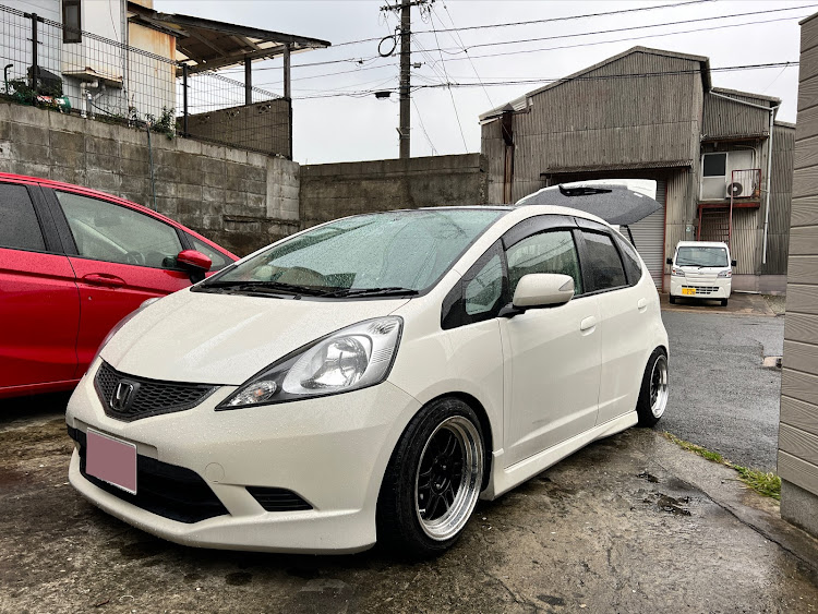 フィットのDIY・ホイール交換・車高調整・ドライブに関するカスタム事例の投稿画像1枚目