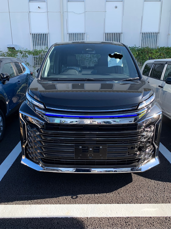 ヴォクシーの90系ヴォクシー・納車前に対面に関するカスタム事例の投稿画像1枚目