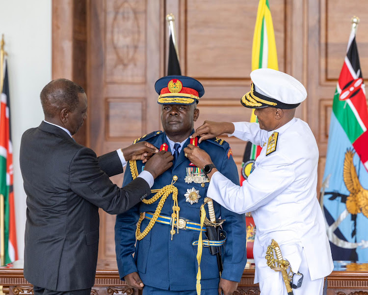 President William Ruto, Chief of Defence Forces General Charles Kahariri and Vice Chief of Defence Forces John Omenda at State House, Nairobi on May 3, 2024.