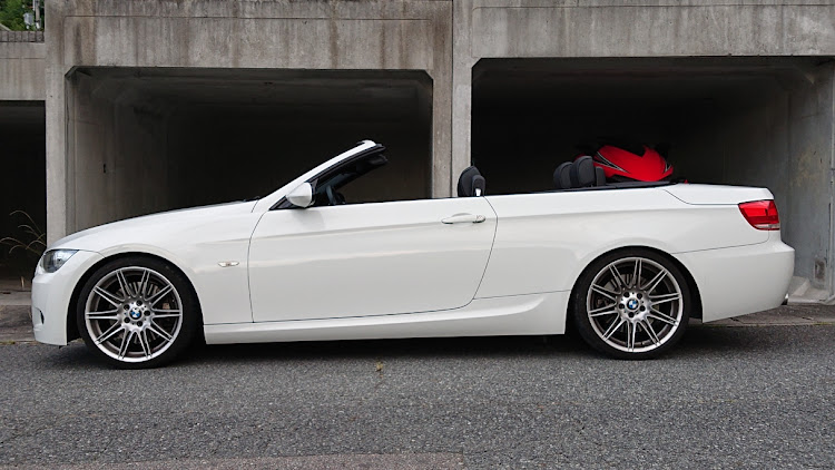 335i CabrioletのBMW3シリーズ・cabrioletに関するカスタム事例の投稿画像1枚目
