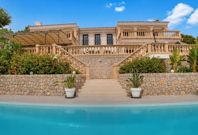 Villa with pool and terrace 10