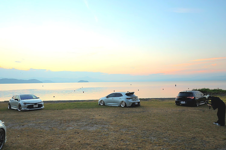 カローラスポーツの夕日とコラボ・メタセコイア並木と愛車・集まっていただきありがとうございました😊🎶・当日まで待てに関するカスタム事例の投稿画像5枚目