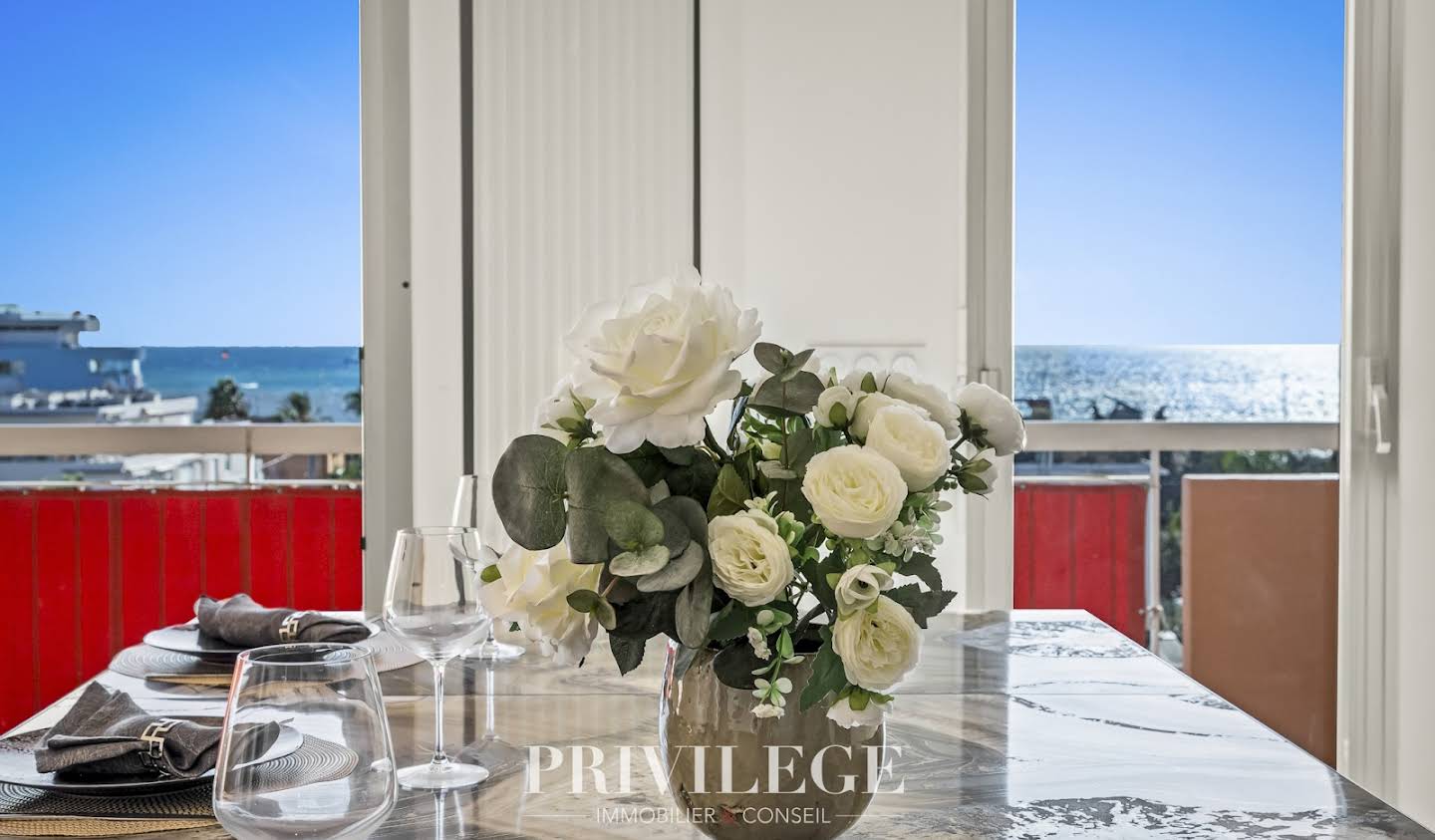 Apartment with terrace Antibes