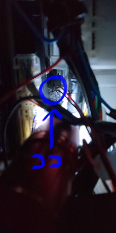 C-HRのグリルイルミネーション・ピアノ線・グロメット通し・さらなる探究・負けたら終わりじゃなくて止めたら終わりに関するカスタム事例の投稿画像6枚目