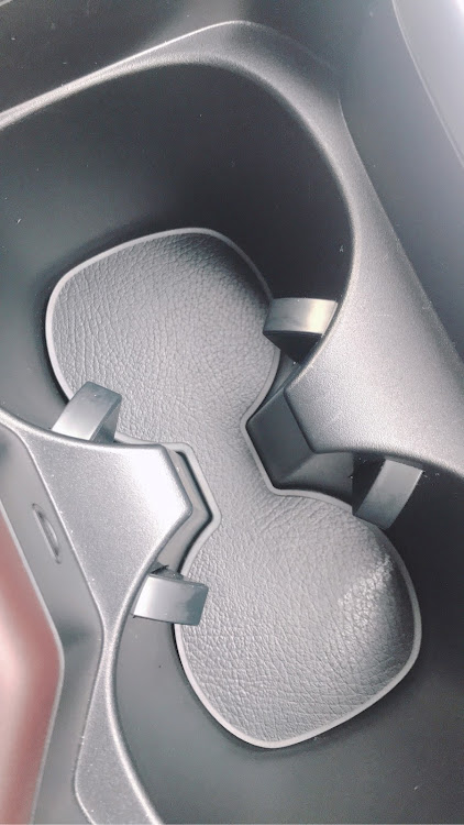 RAV4のrav4・ドリンクホルダー・イルミネーションに関するカスタム事例の投稿画像1枚目