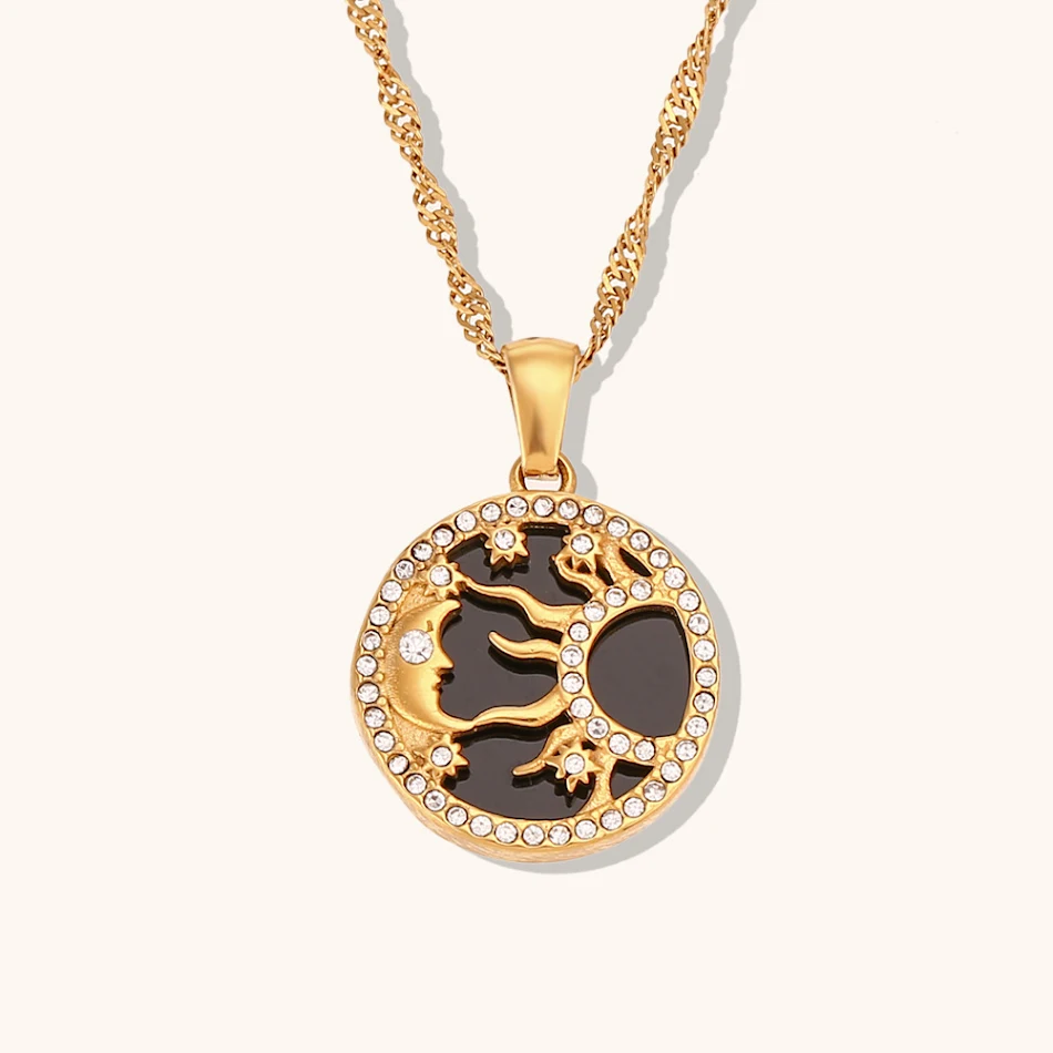 Collier femme avec pendentif pièce Soleil Lune Étoile en acier titane, bijou élégant, symbole fort, cadeau parfait pour toutes les occasions.