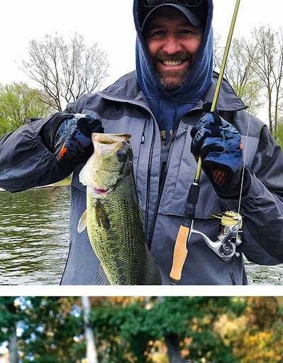 Title 7, Non slip and warm fishing gloves providing a se...
