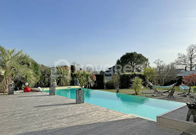 Villa with pool 2