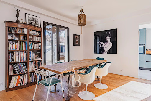 Maison avec piscine et jardin 5