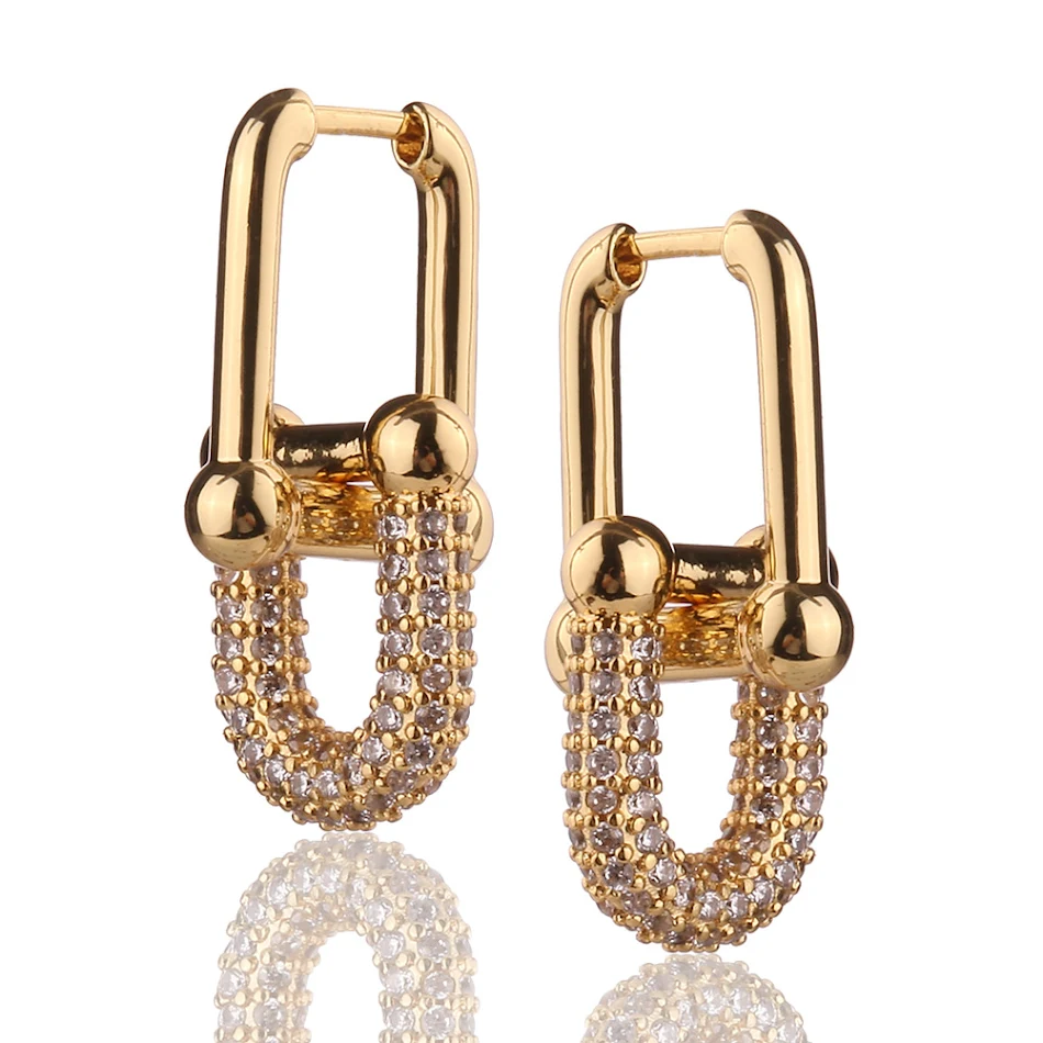 Nouveaux boucles d'oreilles géométriques européennes et américaines style Ins Cold pour femmes. Accessoire tendance pour toutes occasions.