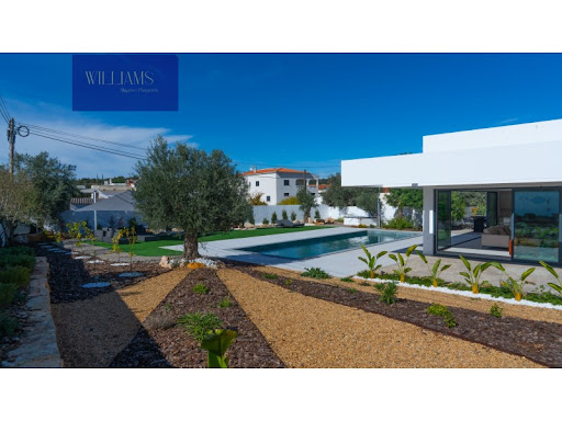 Maison contemporaine avec piscine et jardin 3