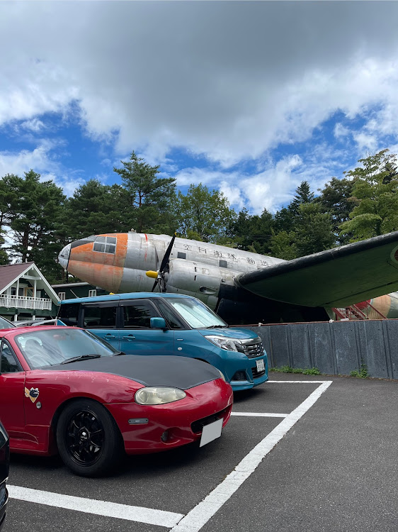 ロードスターのいつもイイネ&コメントありがとうございます🙇‍♂️・暑いので熱中症にはお気をつけて・河口湖自動車博物館飛行館・河口湖木ノ花美術館（猫のダヤン美術館前）・山梨県ドライブに関するカスタム事例の投稿画像1枚目