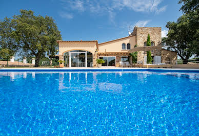 Villa avec piscine et jardin 1