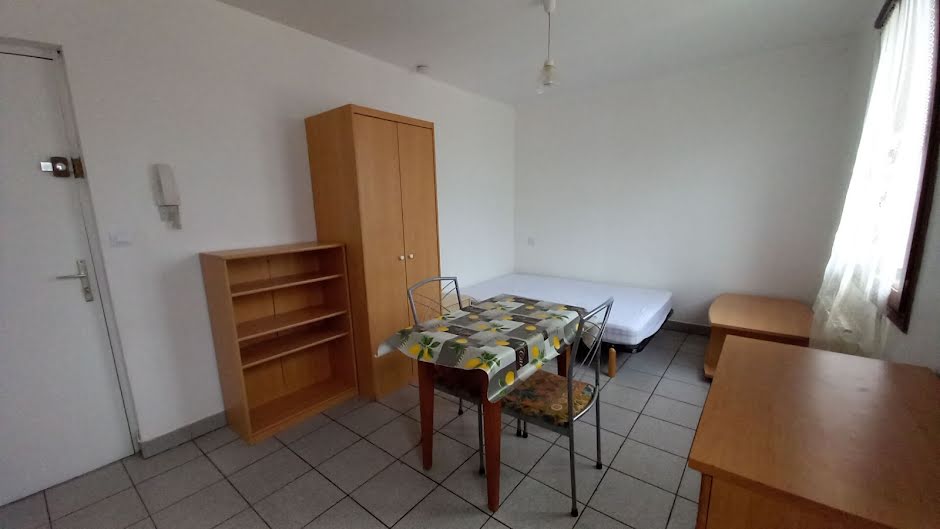 Location  appartement 1 pièce 19.5 m² à Saint-Flour (15100), 350 €