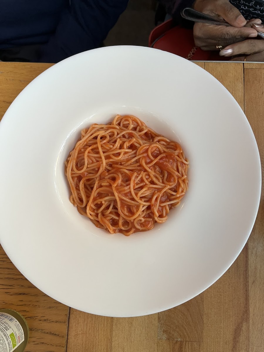 Fettuccine homemade tomato and basil