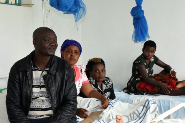 Musyoka Nzung'u, wife Judy Ngina, Damaris Kavinya and Form 2 dughter daughter Anna Muasia at Mwingi Level 4 Hospital.