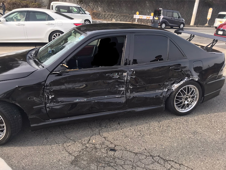 アルテッツァのもらい事故・事故に関するカスタム事例の投稿画像1枚目