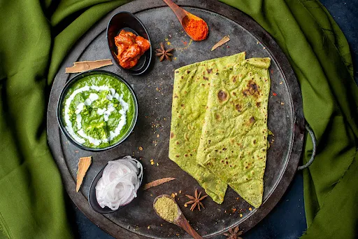 Palak Paneer With Tawa Meethi Paratha