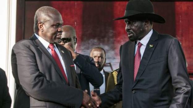 President Kiir (R) and opposition leader Riek Machar (L) agreed to postpone the formation of a new government/getty images