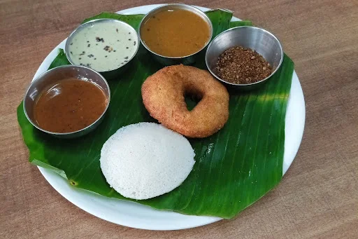 Idli [1 Piece] With 1 Vada