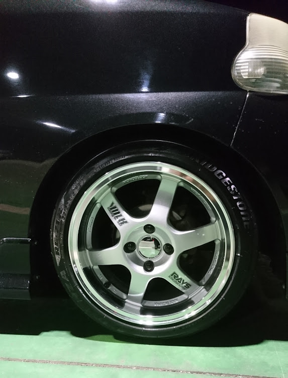 エッセのホイール交換・TE37・TE37CUPに関するカスタム事例の投稿画像3枚目