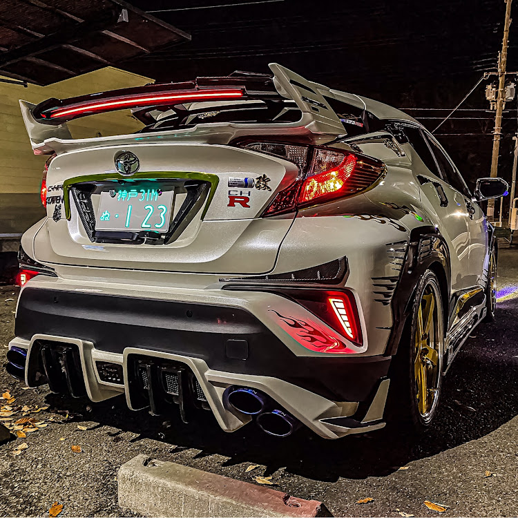C-HRの目指せPickUpCars・CｰHR ROWEN フルエアロ・ピックアップして下さ〜い🤣・御堂筋イルミネーション2020・洗車終了に関するカスタム事例の投稿画像3枚目