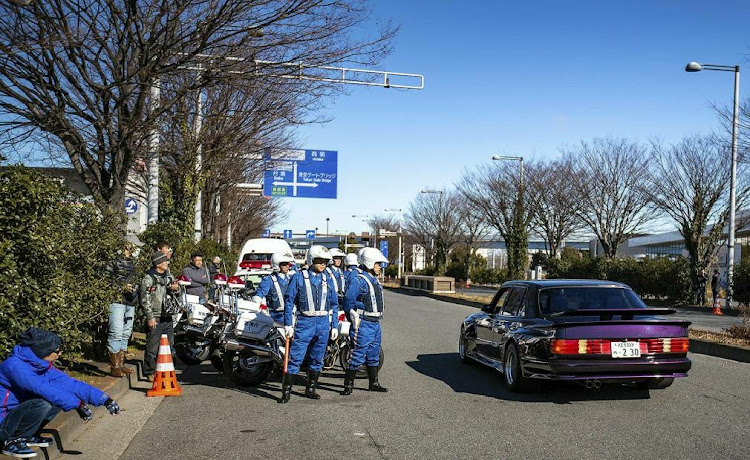 Sクラスセダンの560SEL・ケーニッヒ仕様・旧車ツーリング・江ノ電に関するカスタム事例の投稿画像7枚目