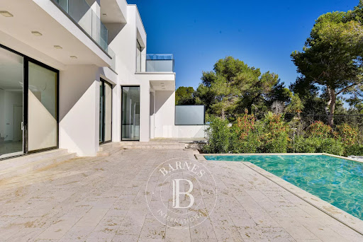 Villa with pool 3