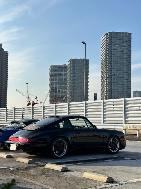 964 カレラ2のいつもイイね＆コメントありがとうございます🙇‍♀️🍀・みんなのエンジンルーム見てみたい・最近のポルシェのエンジンルームは見るの大変なんだよね〜🥹・昔のポルシェはエンジン映え〜♬・辰巳に関するカスタム事例の投稿画像2枚目