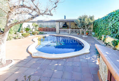 Seaside house with pool and garden 2