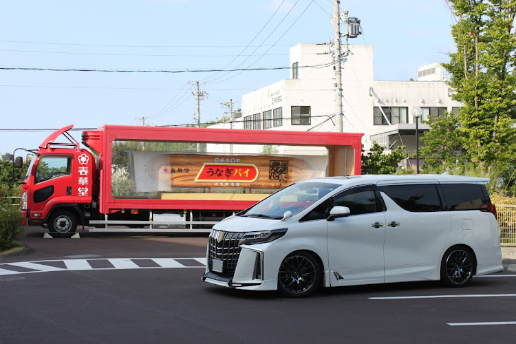 アルファードのアルファード30後期・車写活・朝カメ活・土用の丑の日に関するカスタム事例の投稿画像2枚目